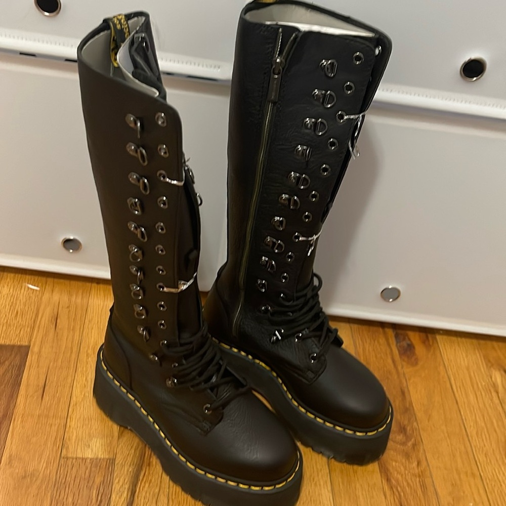 Dr martens 1B60 Leather Max Hardware